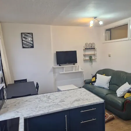 A Lovely Two Bedrooms Flat Londra Esterno foto