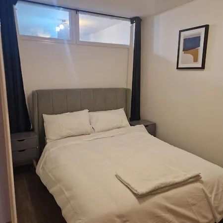 A Lovely Two Bedrooms Flat Londra Esterno foto