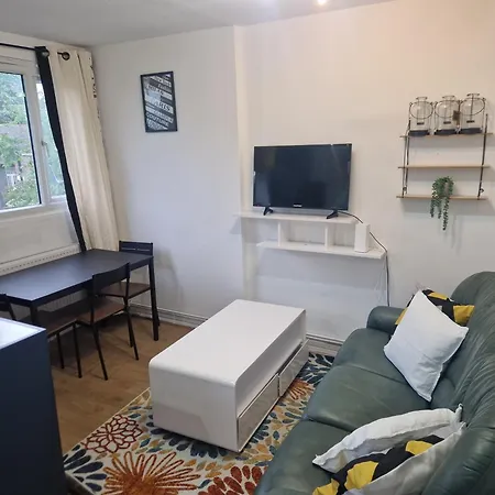 A Lovely Two Bedrooms Flat Londra Esterno foto