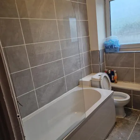 A Lovely Two Bedrooms Flat Londra Esterno foto
