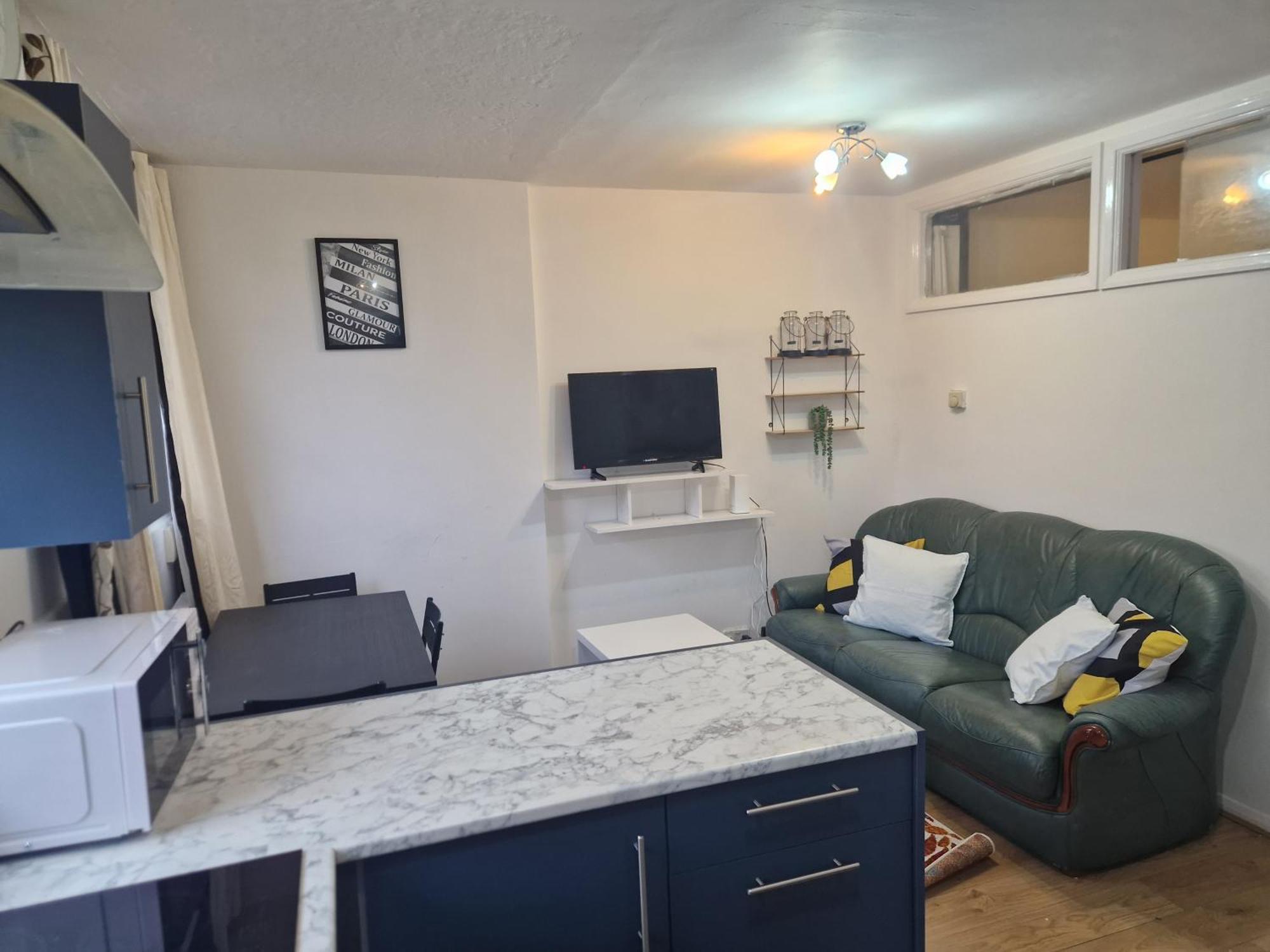Apartment A Lovely Two Bedrooms Flat *