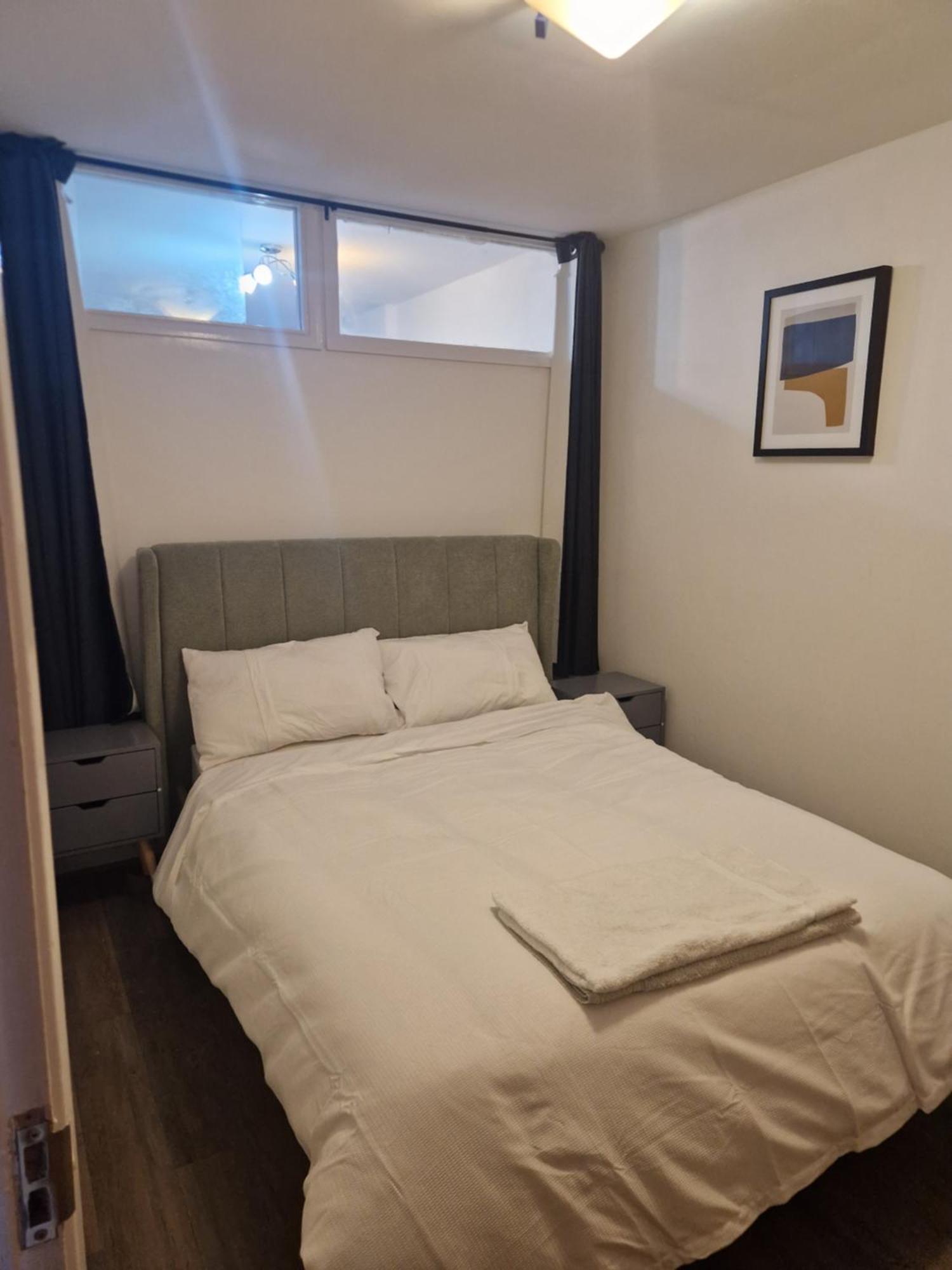 A Lovely Two Bedrooms Flat Apartment *