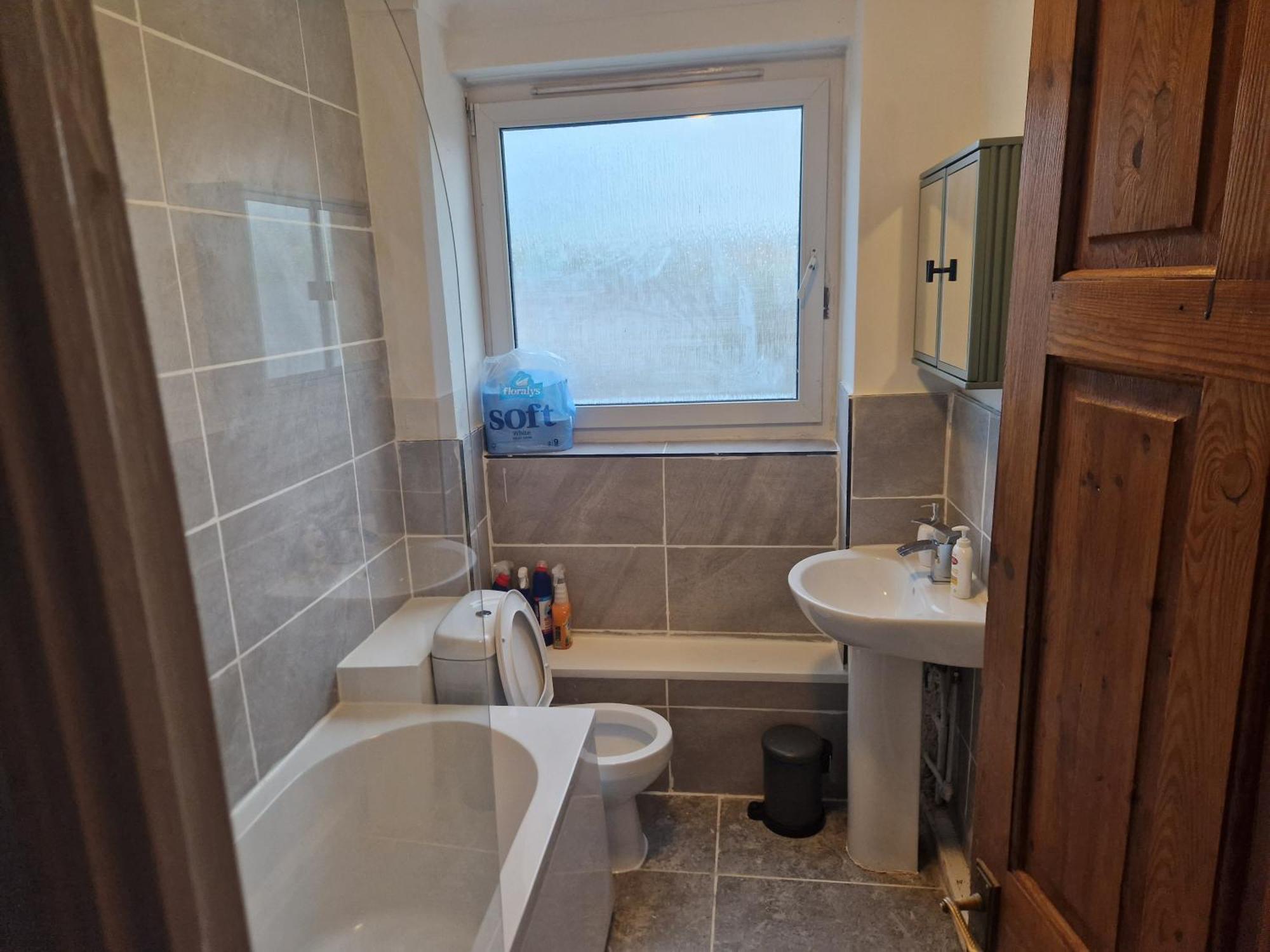 Apartment A Lovely Two Bedrooms Flat *